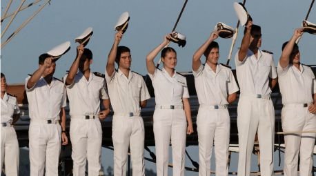 El buque Elcano atraca en Ferrol, con todas las miradas puestas en Leonor