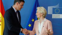 Bruselas critica la pasividad contra la corrupción de Sánchez en vísperas de su comparecencia en el Congreso