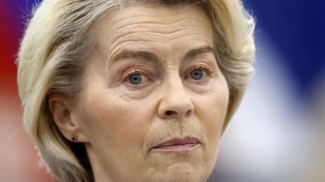 Von der Leyen supera la moción de censura, pese a sus opacos acuerdos con Pfizer