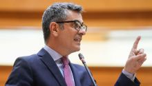 El Gobierno, indignado por la campaña del PP sobre los prostíbulos del suegro de Sánchez