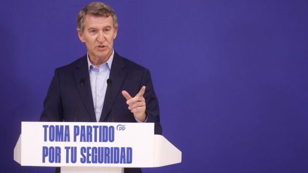 El líder del PP advierte de que el Gobierno 'no tiene capacidad' y Page afirma 'la corrupción ha traido barra libre'