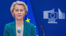 Von der Leyen pospone a agosto las contramedidas a los aranceles para seguir negociando