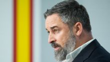 Abascal acusa a PSOE y PP de promover una 'invasión migratoria criminal' en España