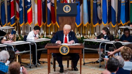 El Supremo da luz verde a Trump para desmantelar el Departamento de Educación
