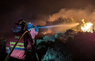 Perimetrado el incendio forestal en Ibi