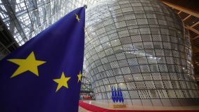 Bruselas da argumentos al BBVA para recurrir al Supremo la intervención del Gobierno en la opa