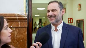 Ábalos reaparece en el Congreso tras dos meses y niega haber cobrado comisiones ilegales