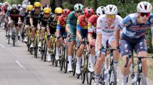 Tour Francia. Milan vuela hacia el verde en un esprint de final caótico