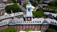 El Gobierno de Trump abre una investigación a Harvard por su patrocinio de visados internacionales