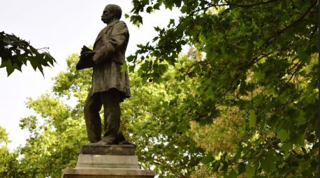 La estatua de Claudio Moyano en la cuesta a la que da nombre será restaurada