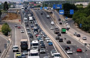 Retenciones en la entrada a las ciudades de la costa valenciana, Alicante y Málaga