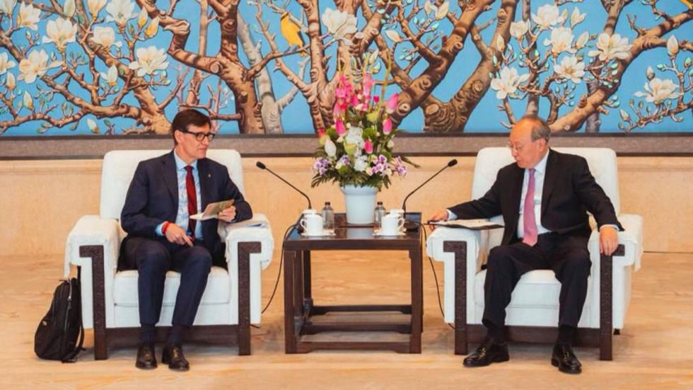Salvador Illa trabaja para el secesionismo catalán en China gracias a... Zapatero