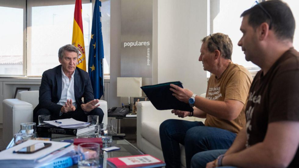 Feijóo promete a las víctimas de la dana a impulsar un plan de reconstrucción cuando gobierne