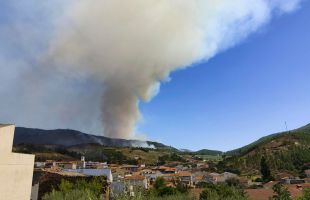 La mayoría de evacuados por el incendio en Las Hurdes vuelve a sus casas