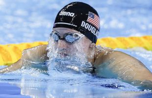 Mundiales. Kate Douglass impone su ley en los 200 braza