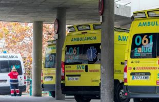 Dos fallecidos y dos heridos graves en una colisión entre un camión y un coche en Lebrija