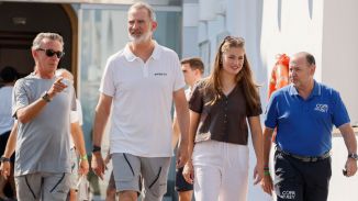 La Princesa Leonor visita por sorpresa el club náutico de Palma junto al Rey