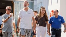 La Princesa Leonor visita por sorpresa el club náutico de Palma junto al Rey