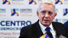 El expresidente colombiano Álvaro Uribe, condenado a 12 años de prisión domiciliaria
