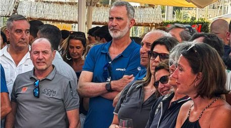 El Rey asiste a un concierto de Jaume Anglada al terminar la regata en Palma