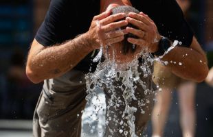 El tiempo: la AEMET amplía la alerta por calor extremo hasta el martes