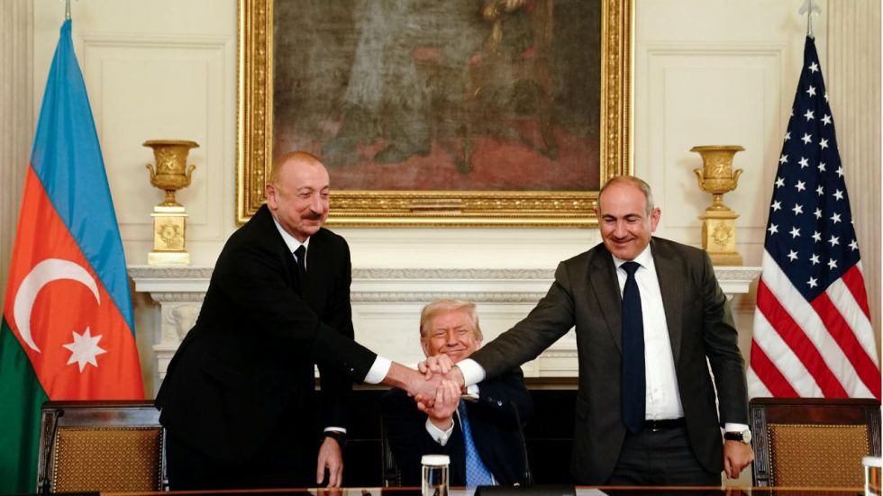 Armenia y Azerbayán firman un acuerdo de paz histórico