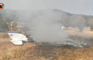 Dos fallecidos al estrellarse una avioneta en Requena (Valencia)