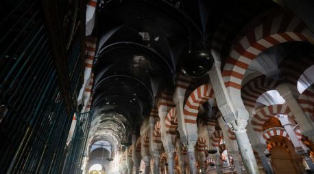 Colapsa el techo de la capilla donde se originó el incendio en la Mezquita de Córdoba