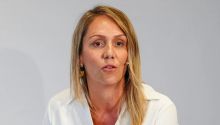 El PP acusa al Gobierno de 'estar en paradero desconocido' con los trenes 'cayéndose a cachos'