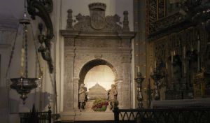 El sepulcro con el corazón de Alfonso X El Sabio, en vías de restauración