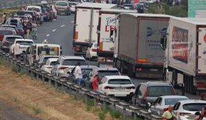 Operación salida: el fuego complica el acceso a Galicia también por carretera
