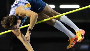 Duplantis vuelve a batir el récord de pértiga