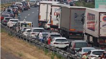 Operación salida: el fuego complica el acceso a Galicia también por carretera
