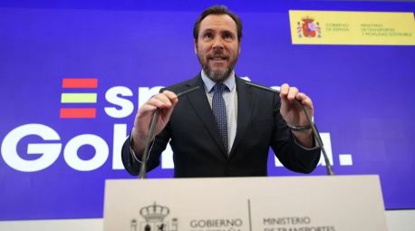 La línea de AVE entre Madrid y Galicia sigue cortada, con Puente 'colgado' de Twitter