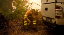 Un bombero se convierte en la cuarta víctima mortal de la oleada de incendios