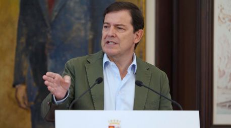 Mañueco anuncia 500 euros para los afectados y hasta 185.000 por casa