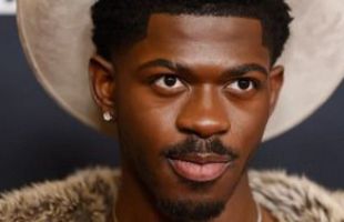 El rapero Lil Nas X, hospitalizado por sobredosis tras enfrentarse semidesnudo a la policía