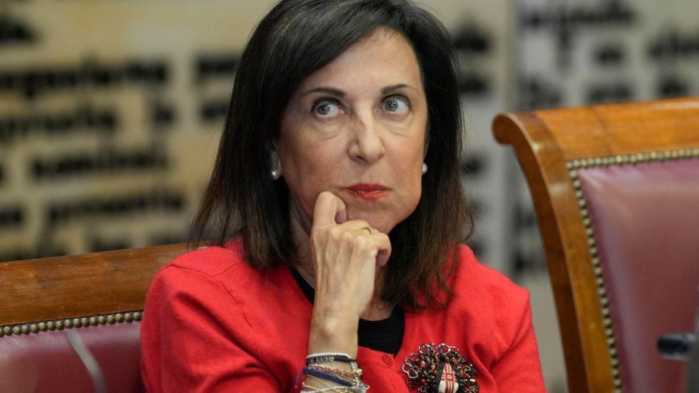 Robles culpa a Feijóo de que varias autonomías del PP pidieran medios 'increíbles' contra el fuego
