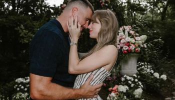 La cantante Taylor Swift y el jugador de la NFL Travis Kelce anuncian su compromiso