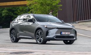 Toyota y Mazda plantean mejorar el almacenamiento de las baterías