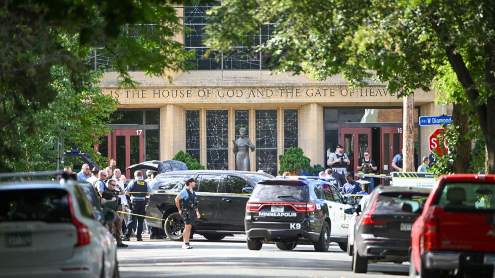 Al menos dos niños muertos y 17 heridos en un tiroteo en una escuela de Minneapolis