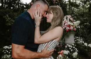 La cantante Taylor Swift y el jugador de la NFL Travis Kelce anuncian su compromiso