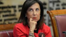 Robles culpa a Feijóo de que varias autonomías del PP pidieran medios 'increíbles' contra el fuego