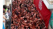 Buñol se sacude a tomatazos la conmoción de la dana en un ambiente festivo