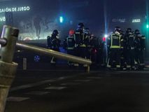 Seis vehículos calcinados tras el incendio de un coche en un aparcamiento de Madrid