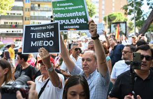 Concentración en Hortaleza tras violar un mena marroquí a una niña de 14 años
