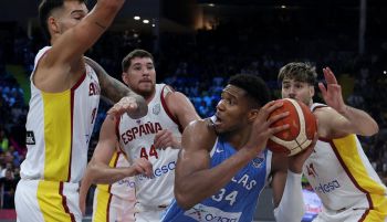 Eurobasket 2025. La Grecia de Antetokounmpo elimina a España en la primera fase