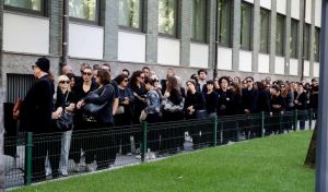 Milán da el último adiós al 'rey' de la moda, Giorgio Armani