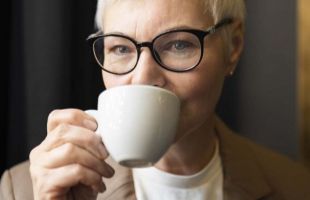 La cafeína retrasa el envejecimiento celular, según un estudio