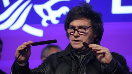 Milei sufre un duro golpe electoral ante un peronismo revitalizado con Axel Kicillof